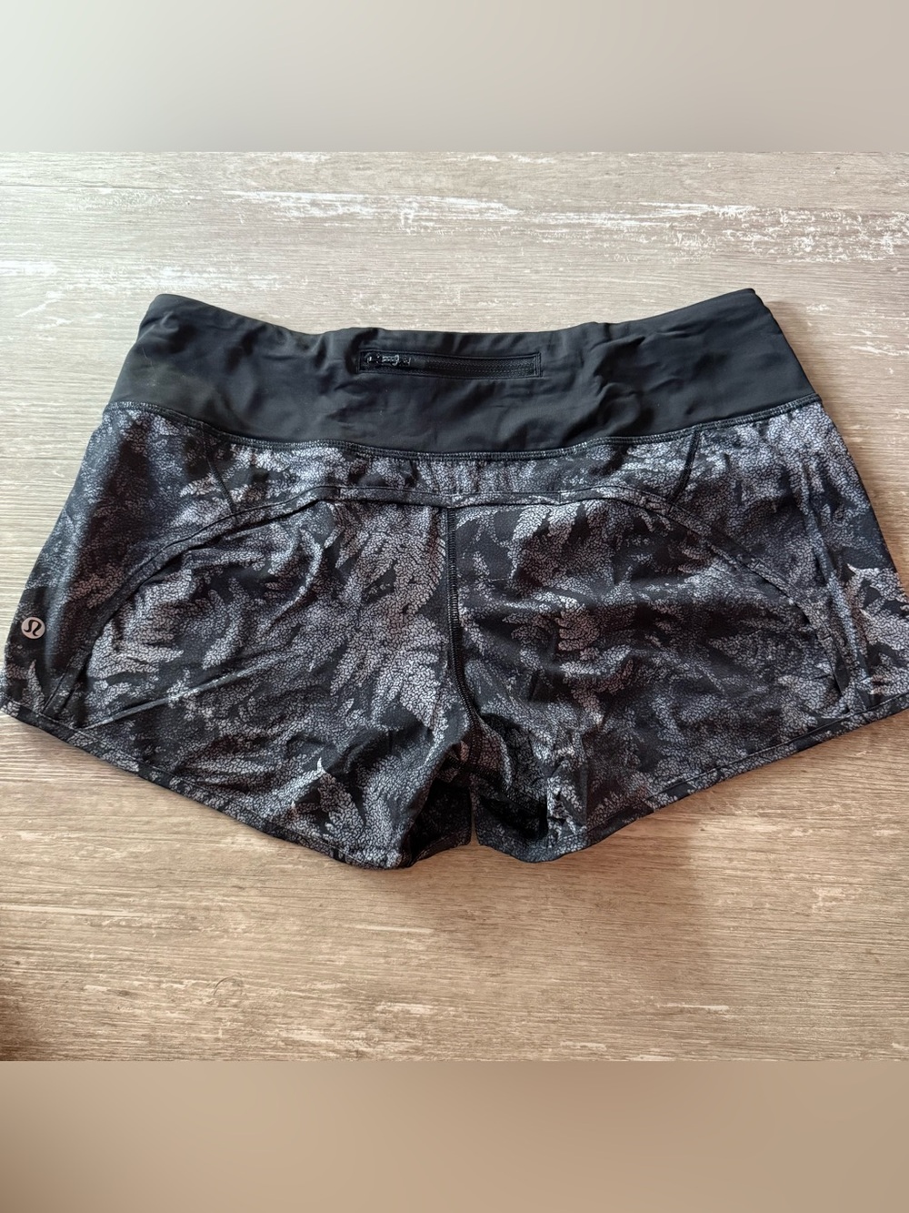 Lululemon Run Times Short in Kindred Spirit Black 4” LR Womens Sz 8 EUC lined